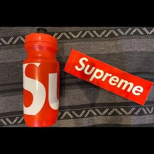 SUPREME WATER BOTTLE (100% AUTHENTIC)